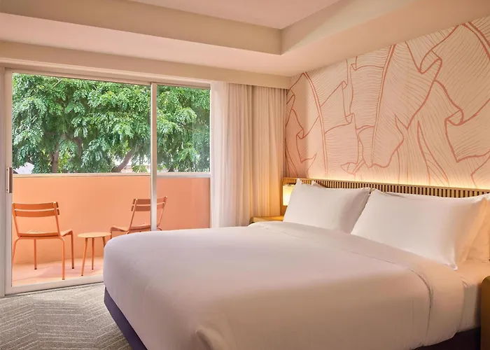 The Ambassador Hotel Of Waikiki, Tapestry Collection By Hilton